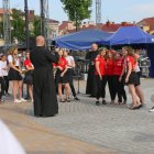 Modlitwa uwielbienia i taniec na strzyżowskim Rynku