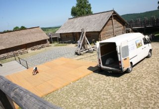 montaż podłogi w Stobiernej 