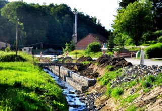 Kościół i droga w Niewodnej w trakcie zabezpieczania zdjęcia