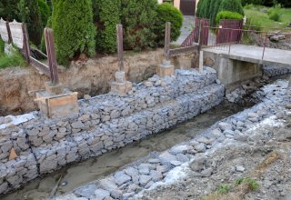 Zabezpieczanie osuwiska w Niewodnej