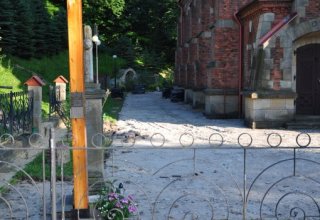 Zabezpieczanie osuwiska w Niewodnej