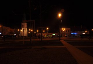 Rynek w Strzyżowie nocą zdjęcia