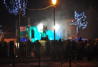 Rynek w Strzyżowie nocą zdjęcia