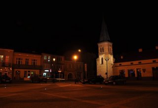 Rynek w Strzyżowie nocą zdjęcia