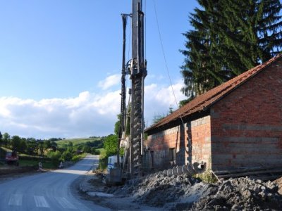 Zabezpieczanie osuwiska w Niewodnej