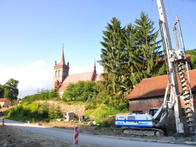 Zabezpieczanie osuwiska w Niewodnej