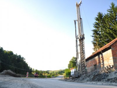 Zabezpieczanie osuwiska w Niewodnej