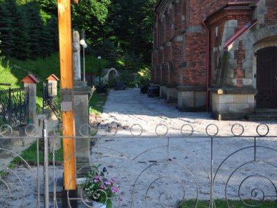 Zabezpieczanie osuwiska w Niewodnej