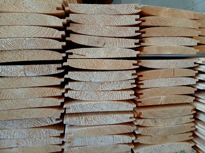 Deska elewacyjna półbal, świerk europejski/skandynawski. MOŻLIWY TRANSPORT