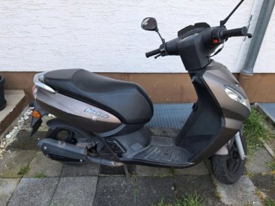 Sprzedam Peugeot Kisbee z 2022 roku, przebieg około 10 000 km.