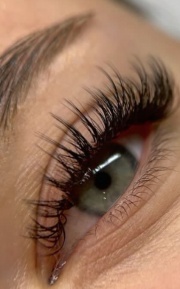 Przedłużanie rzęs 