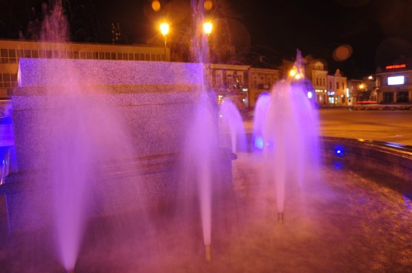 Rynek w Strzyżowie nocą zdjęcia